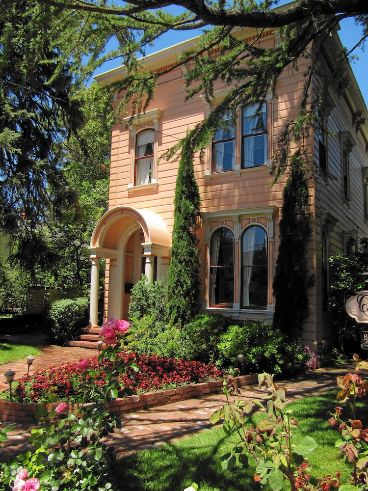 Camellia Inn
