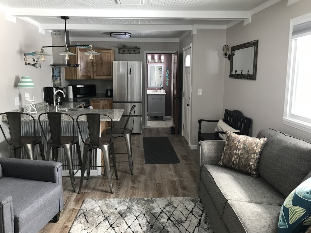 Aqua Aire Inn & Suites