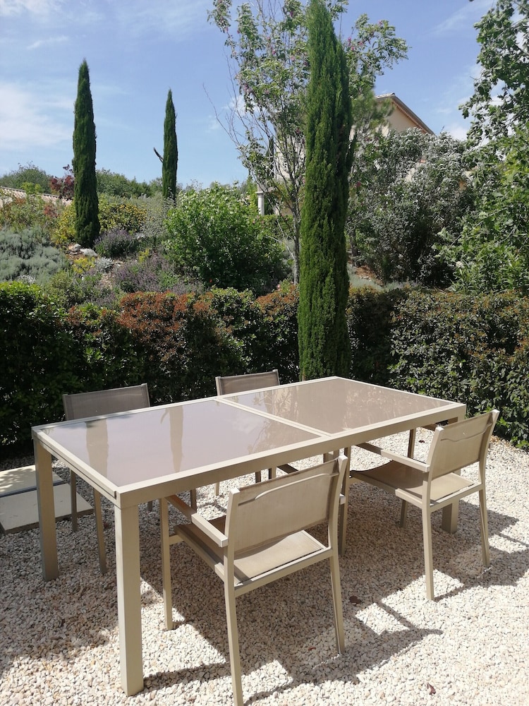 Le Mas de Molines view 2