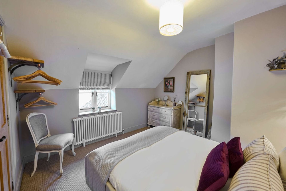 Host Stay Rock Rose