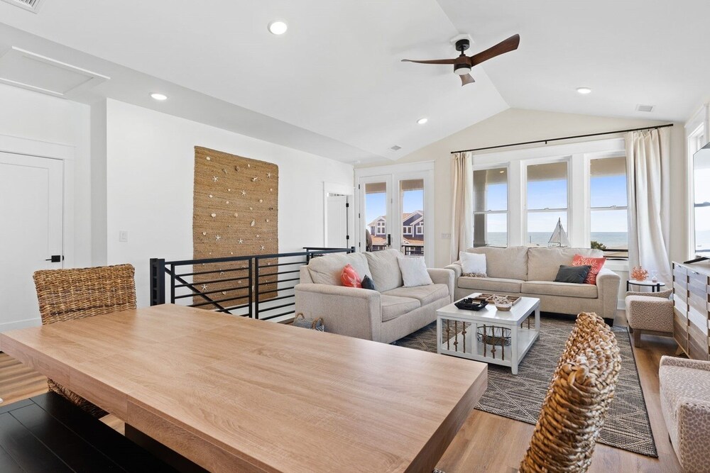 1040 Break / 1040 Ocean Blvd West 4 Bedroom Home by RedAwning
