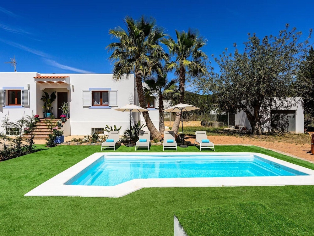 Attractive Villa With Private Pool