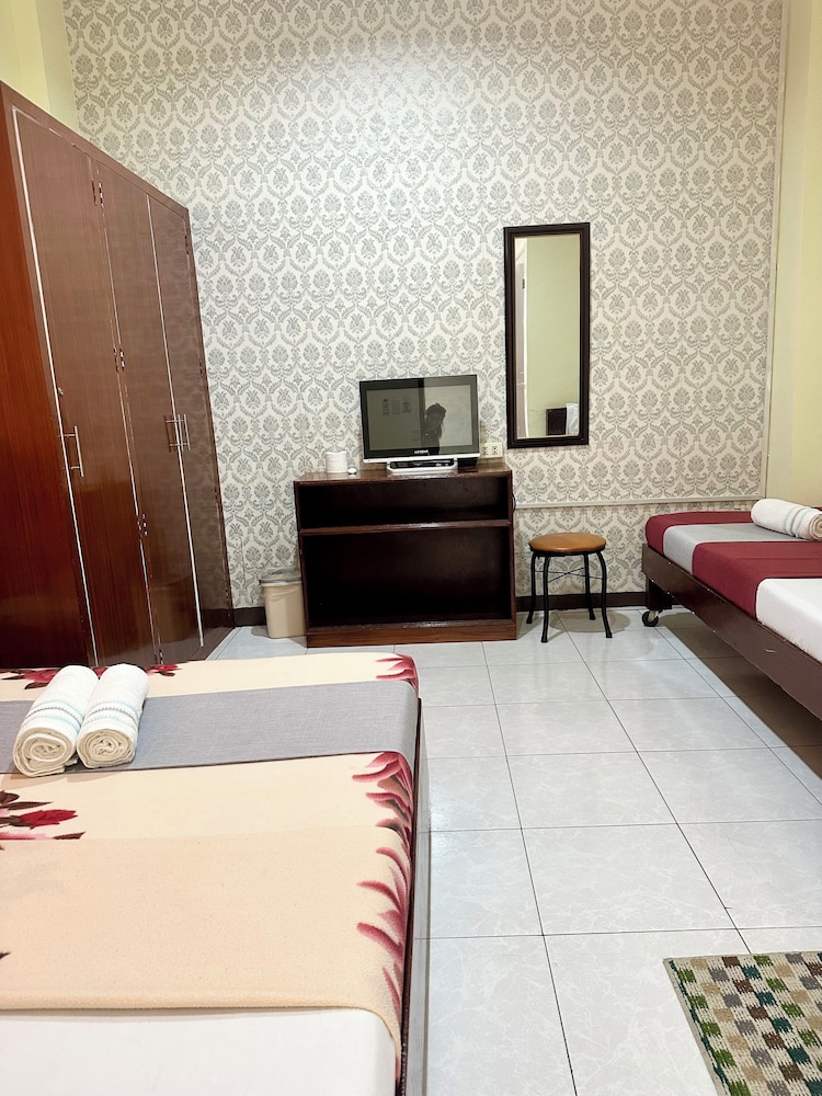 Davao Hub Dormitel Bed & Breakfast