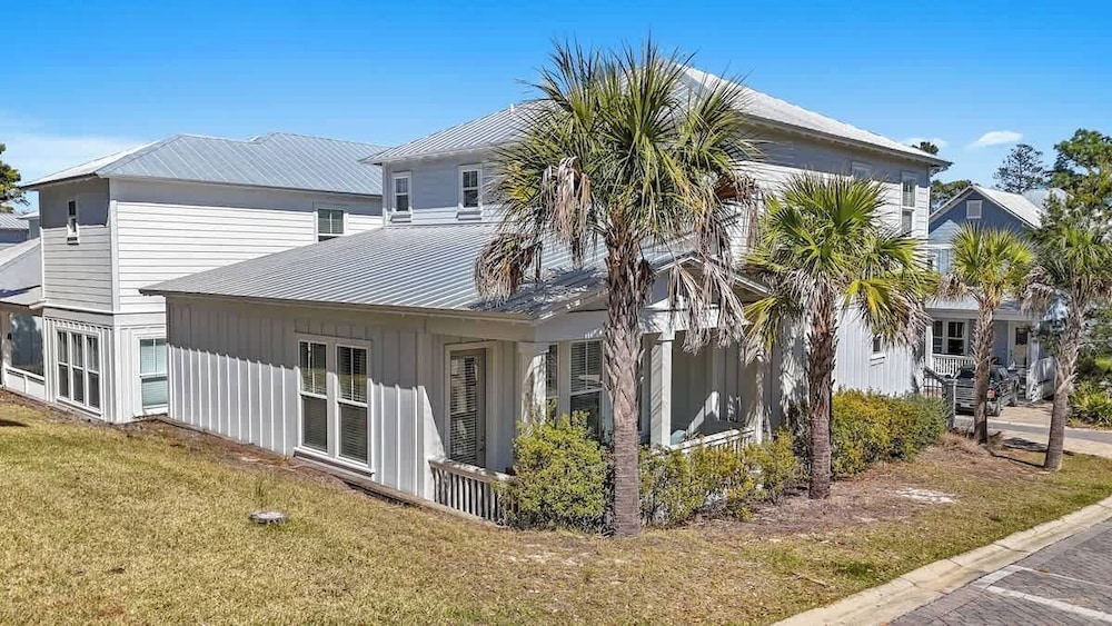Dream Home Steps from Emerald Beach