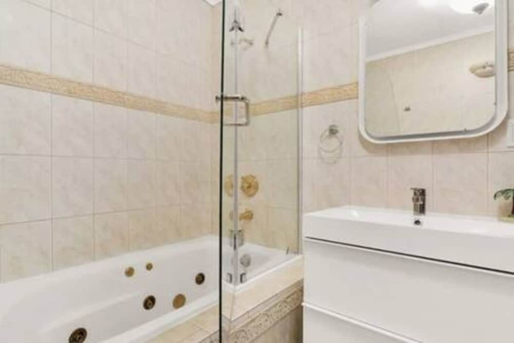 2710 Heated Pool 7 Beds 5 Baths Sleep 15 Park 4 Car