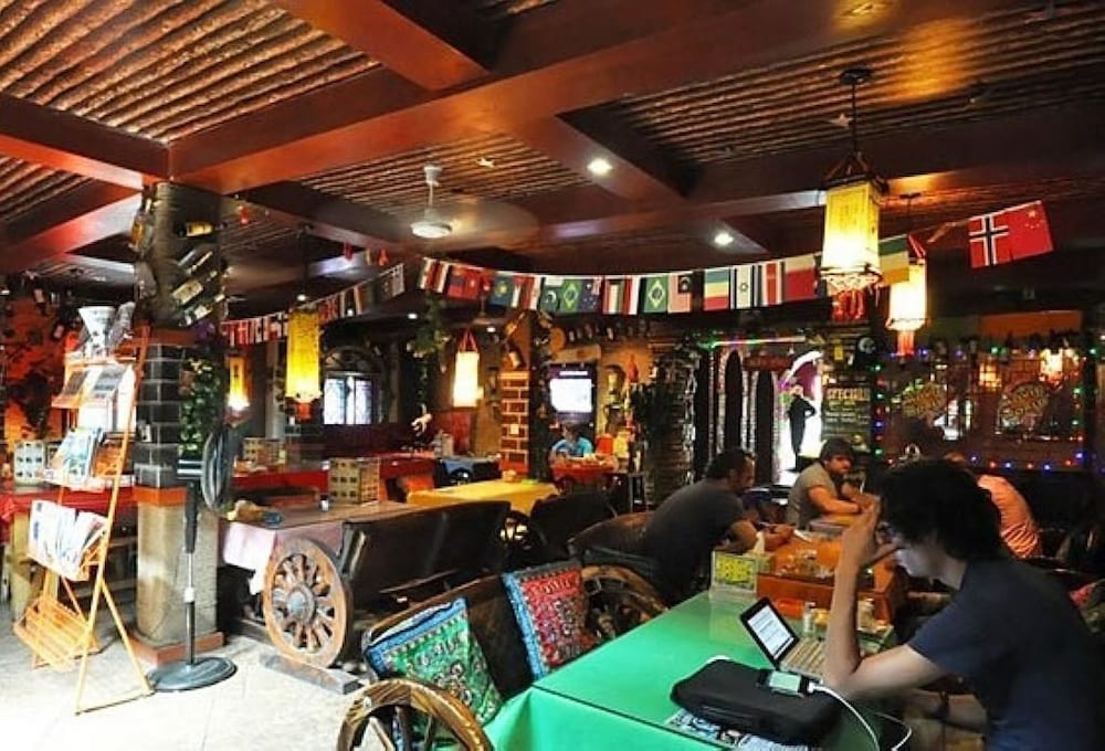 Leo Hostel