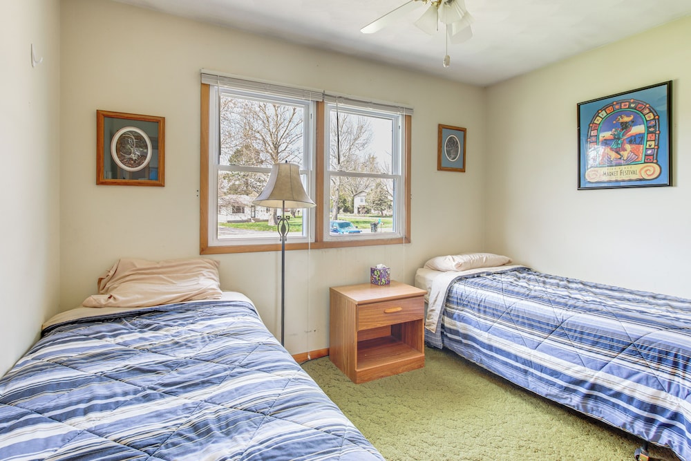 Riverfront Gem w/ Kayaks & Yard in Montrose!