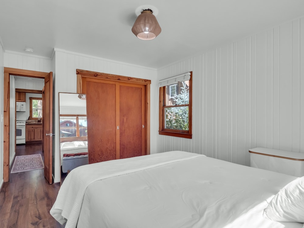 851h Tahoe Classic Cabin Near The Beach 2 Bedroom Cabin