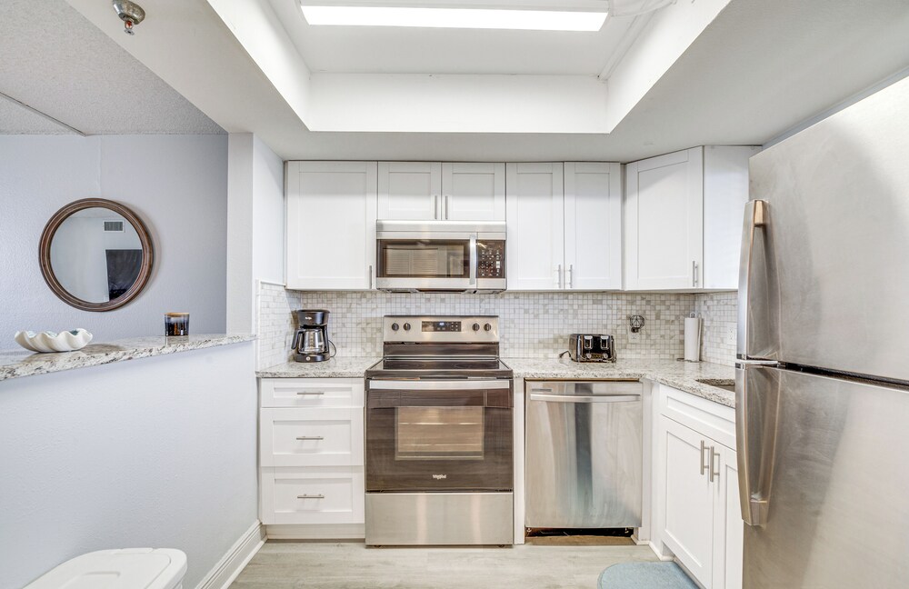Gulf-view Condo in Hudson: Perfect for Snowbirds!