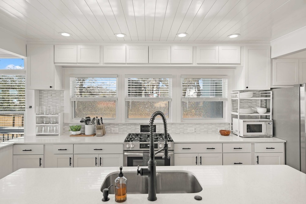 Waterfront Incredible Views Fire pit Renovated
