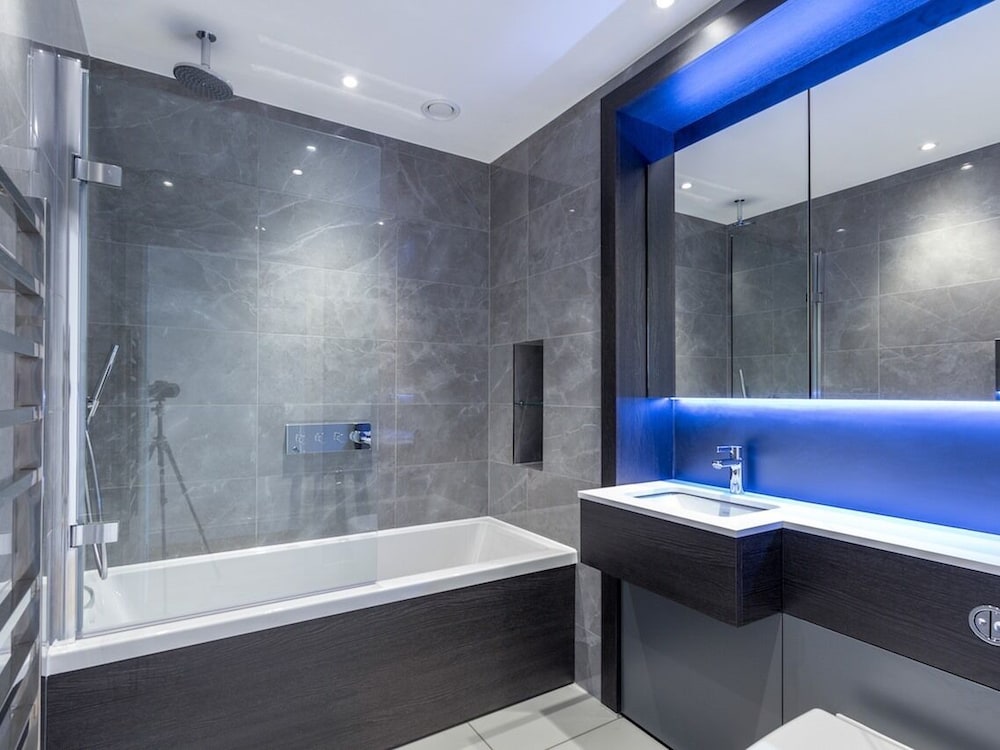 2 Bed Property Close to Heathrow Airport view 5