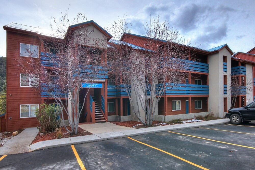 C213 Cinnamon Ridge 2 Bedroom Condo by RedAwning view 5