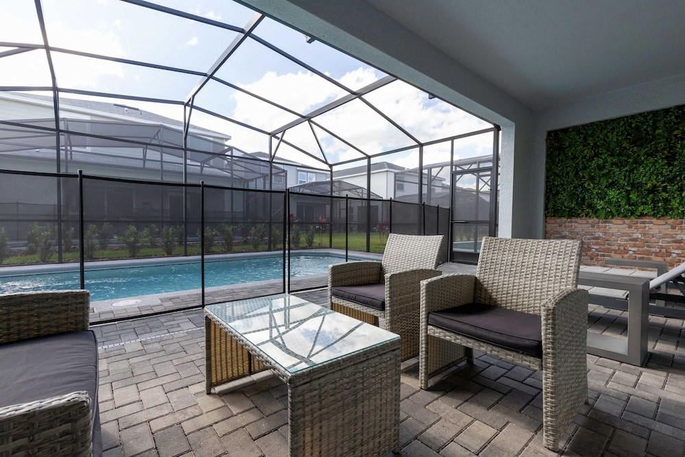 Family Friendly 5BR Home Pool Patio Room for 10