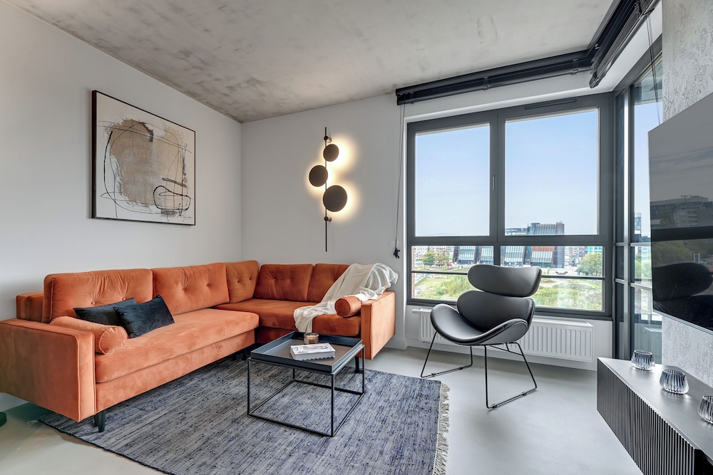 Doki Living - Foodhall & Parking by Downtown Apartments