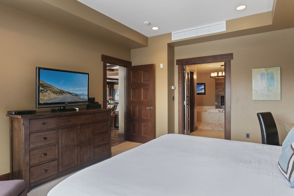 Flagstaff Lodge at Deer Valley Resort - Three Bedroom Residence #302 3 Condo