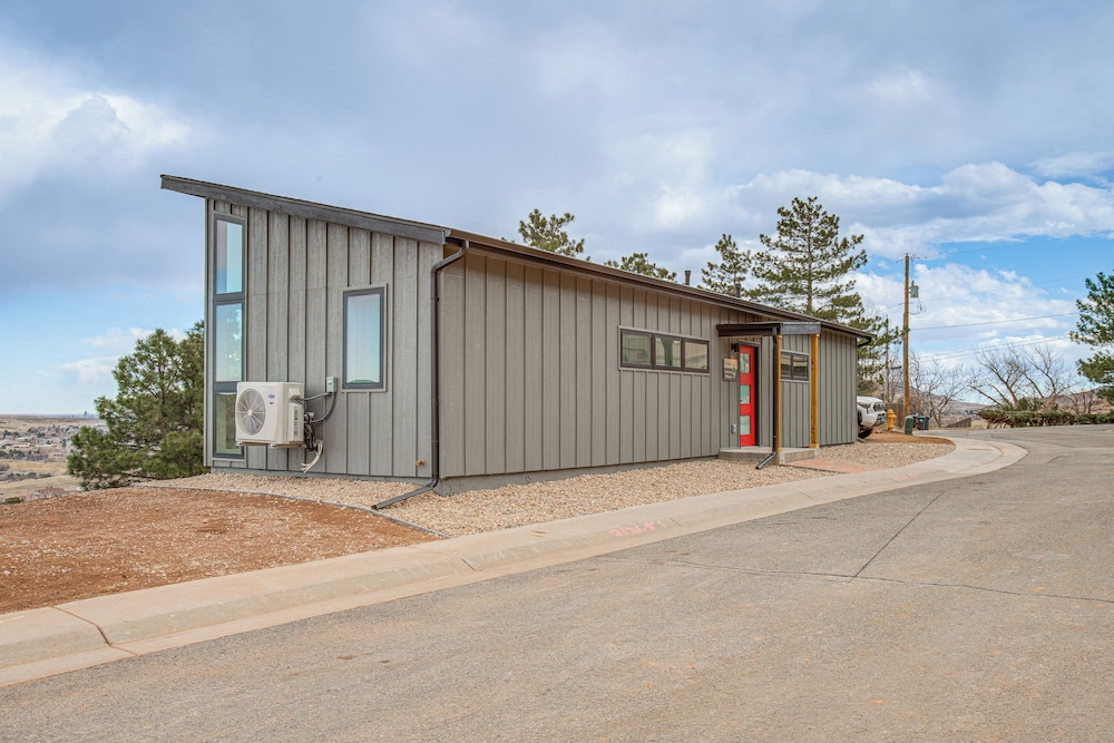 Walk to Trail: 'lookout Landing' Newly Built Home!
