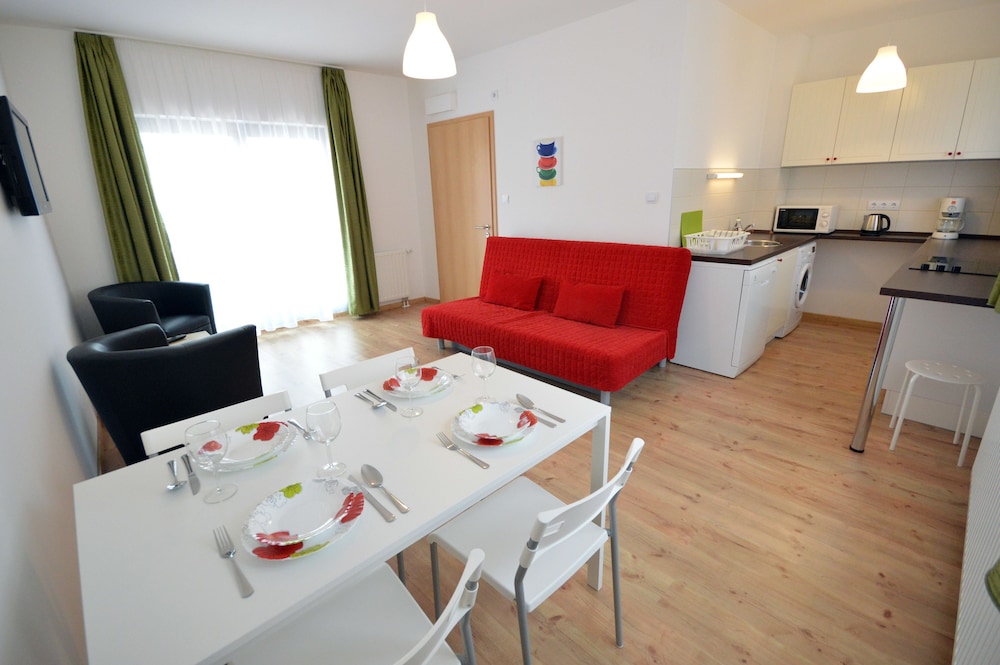 Toldi Apartments