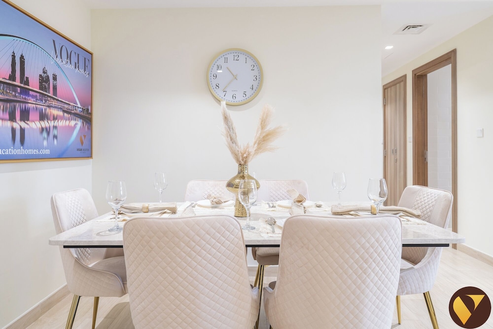 Elegant 2BR Canal View Near Dubai Mall