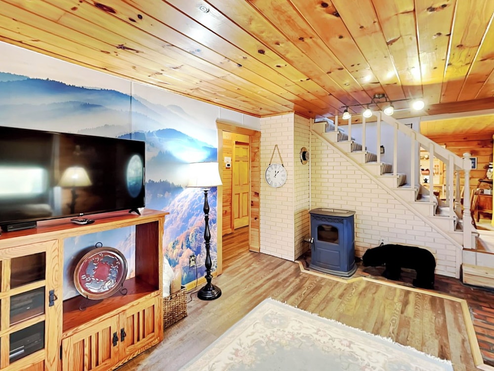 Cozy Cabin by Taylor Made Deep Creek