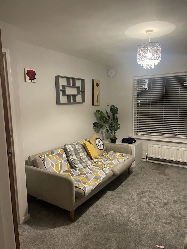 Beautiful one bed Apartment in Cardiff Good Links view 2