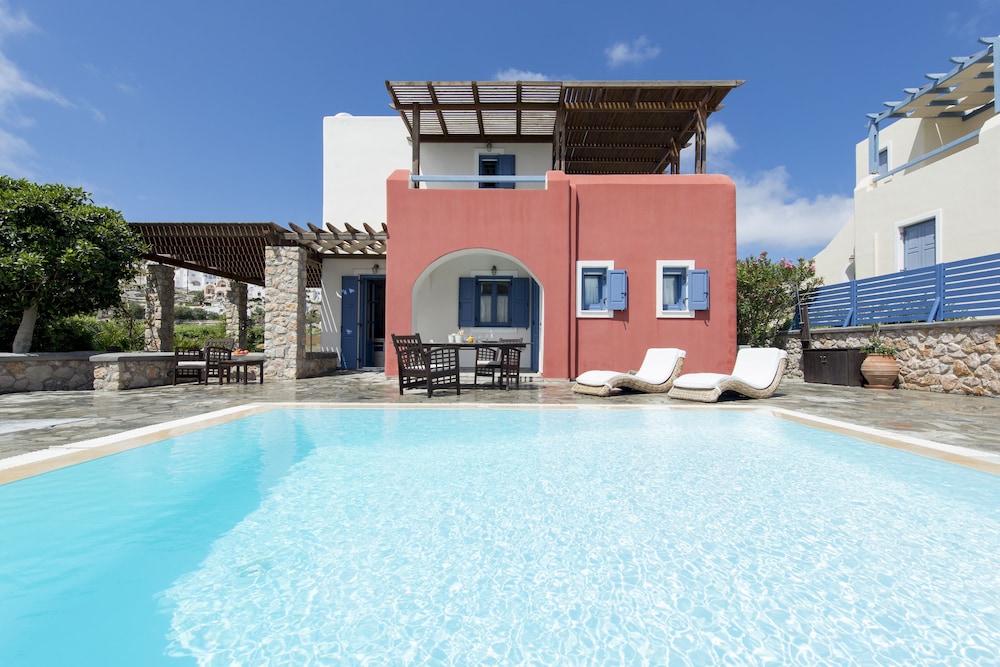 Earino Suites & Villas