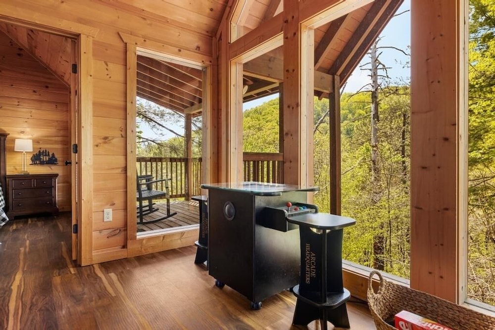Aqua Paradise - 4 Bedrooms, 4 Baths, Sleeps 12 Home by RedAwning