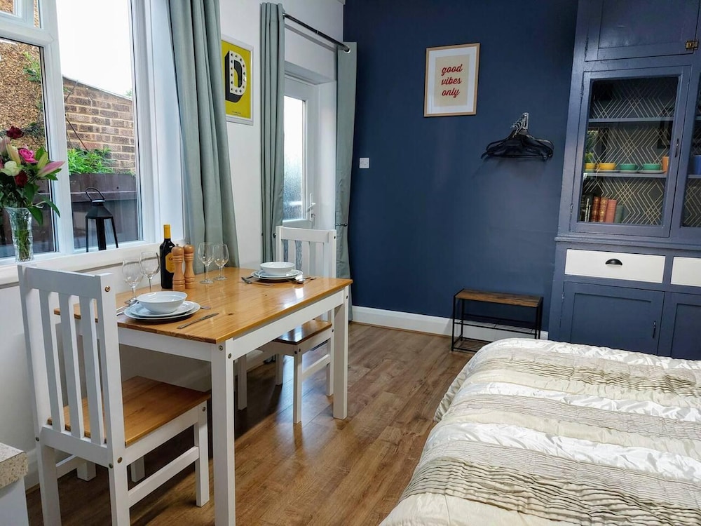 Inviting 1-bed Apartment in Herne Bay view 2