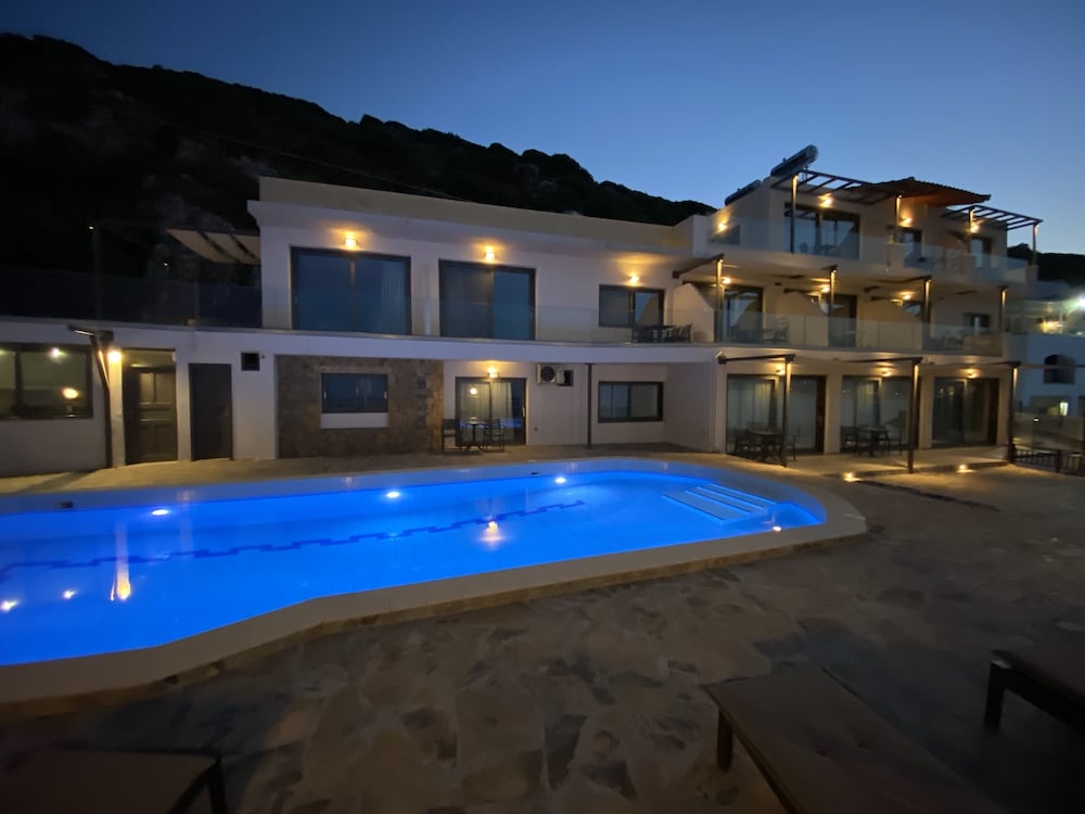 Ostria Apartments