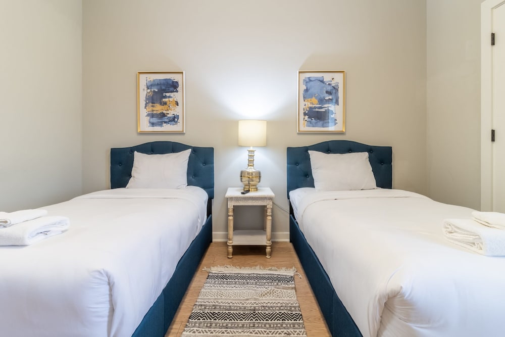 Monty by Avantstay 4bdr 4BA Balcony w Outdoor Seating 5mins to DT