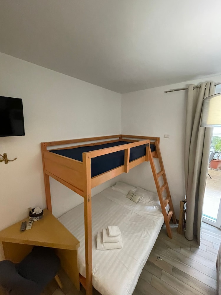 Flatinrome Trastevere Deluxe Rooms