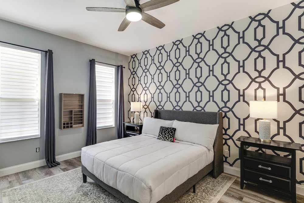 Regal Palms Gem Near Disney w/ Patio, Themed Rooms