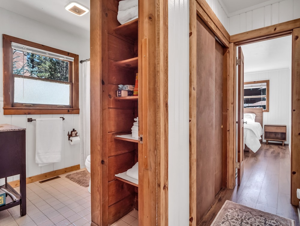 851h Tahoe Classic Cabin Near The Beach 2 Bedroom Cabin