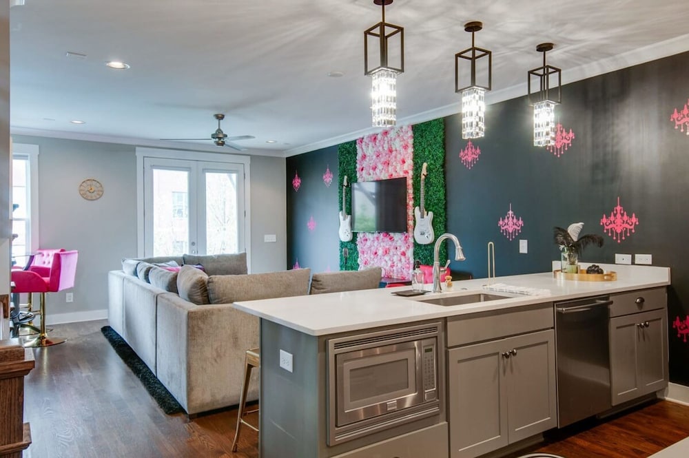 Close to the Gulch - Book Today