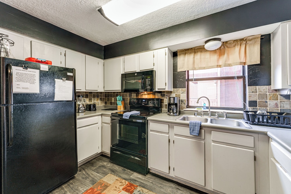 2 Blocks to Angel Fire Resort: Family Condo