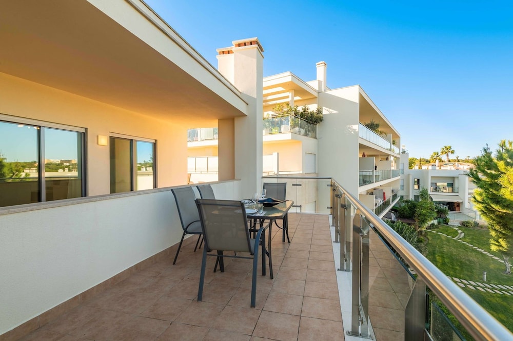 Balaia Residence 2 Bedroom Penthouse With Pool