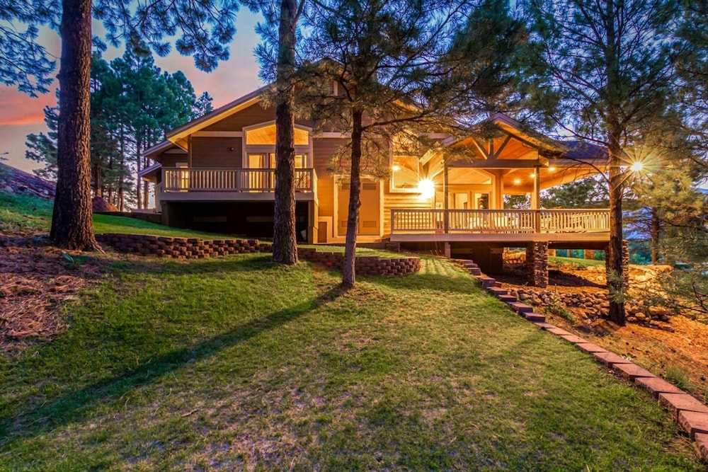 Amberwood Estate w 5 Showers Spa Mtn Views