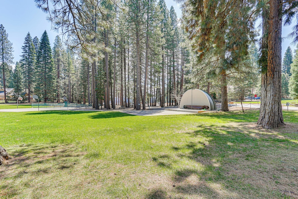 Quiet Cabin w/ Deck: Near Lake Almanor!
