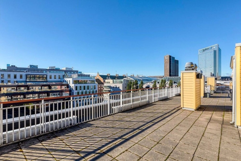 Charming Oslo Apartment With Balcony & Rooftop Access