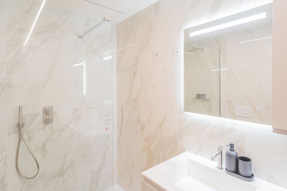Modern & Stylish Apartment in Como City by Rent all Como
