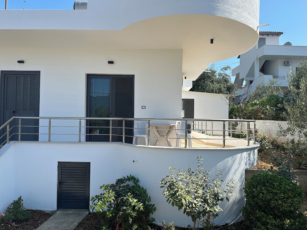 Apartments Meleqi