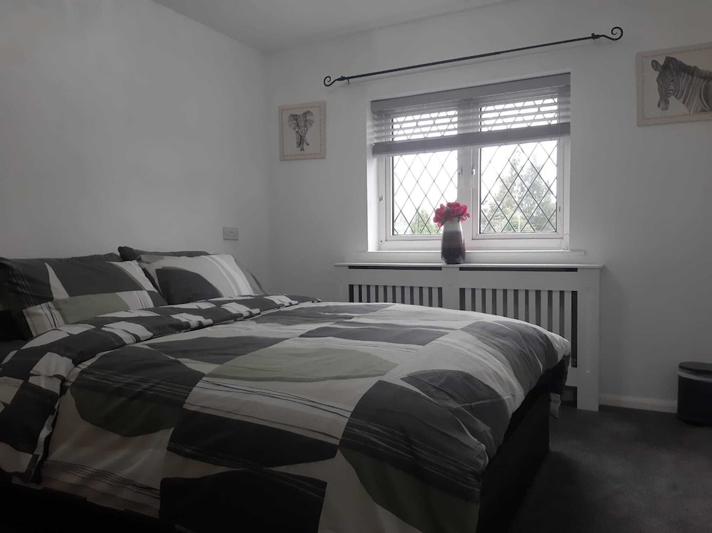 Beautiful 1-bed House by Manchester City Stadium view 3