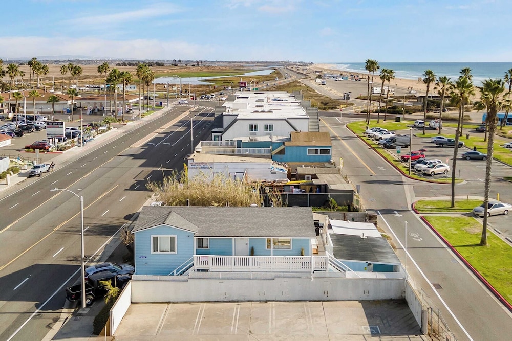 Walk to the Sand! Ocean Views, Balcony & Parking Sunset Surf