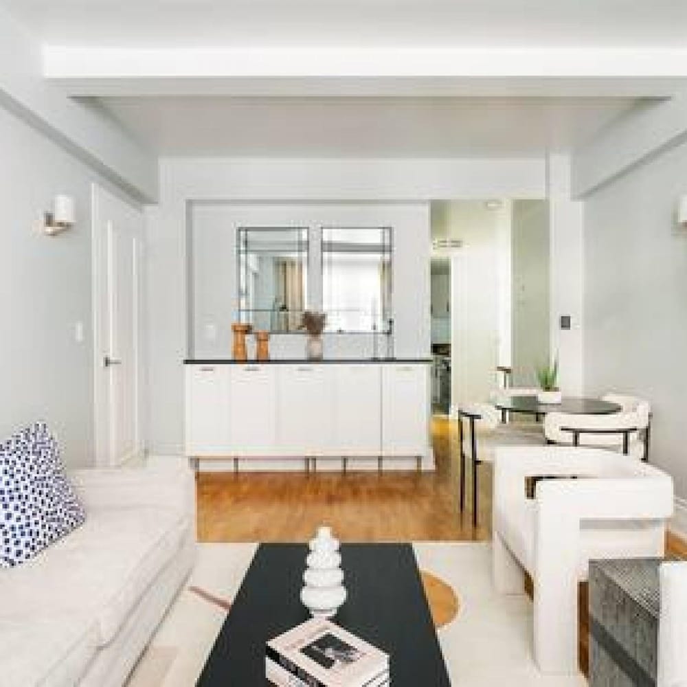 73-208 New 2BR 2bath UWS Doorman Gym