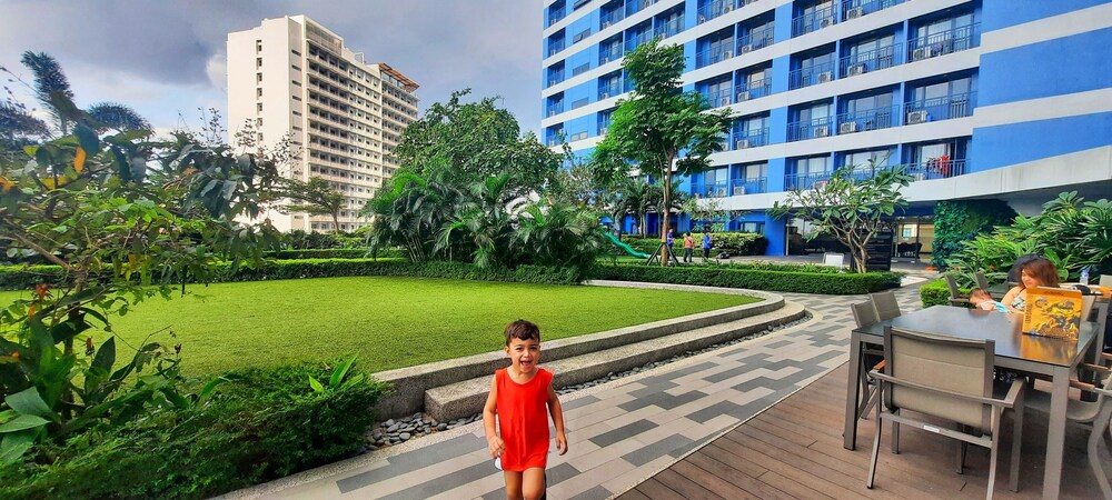 Air Residences-Modern studio w/ City skyline view