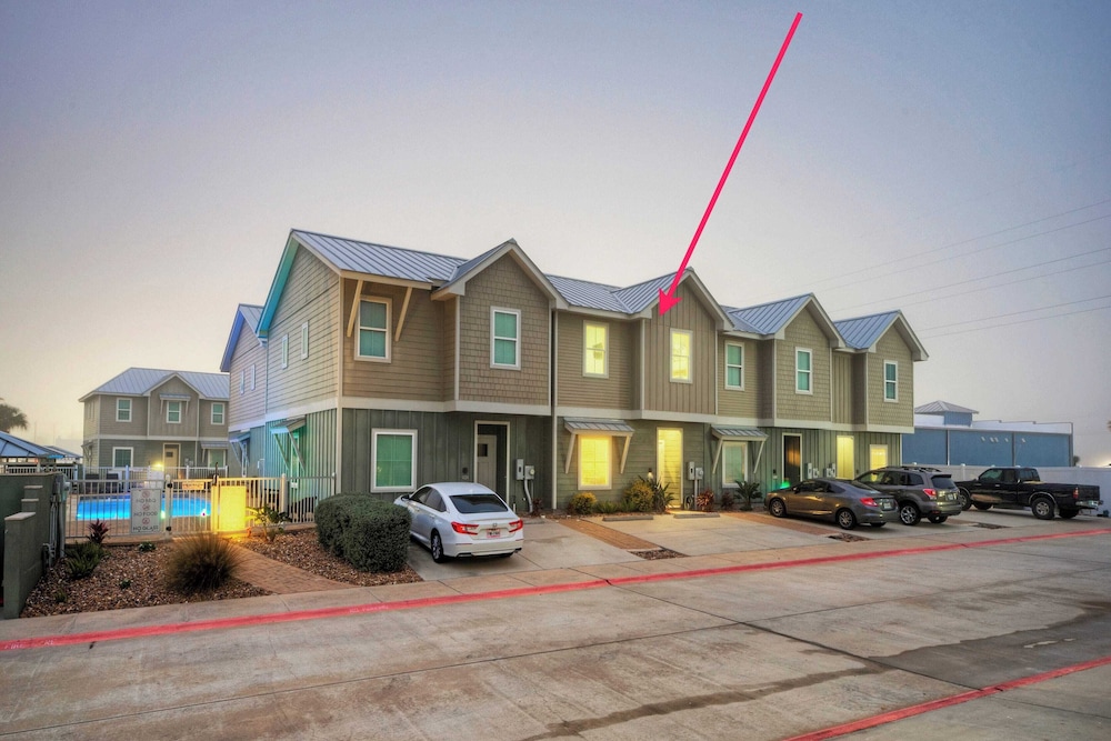Villa La Isla Family Condo With Pool, Near Corpus Christi's Best Beaches & Dining