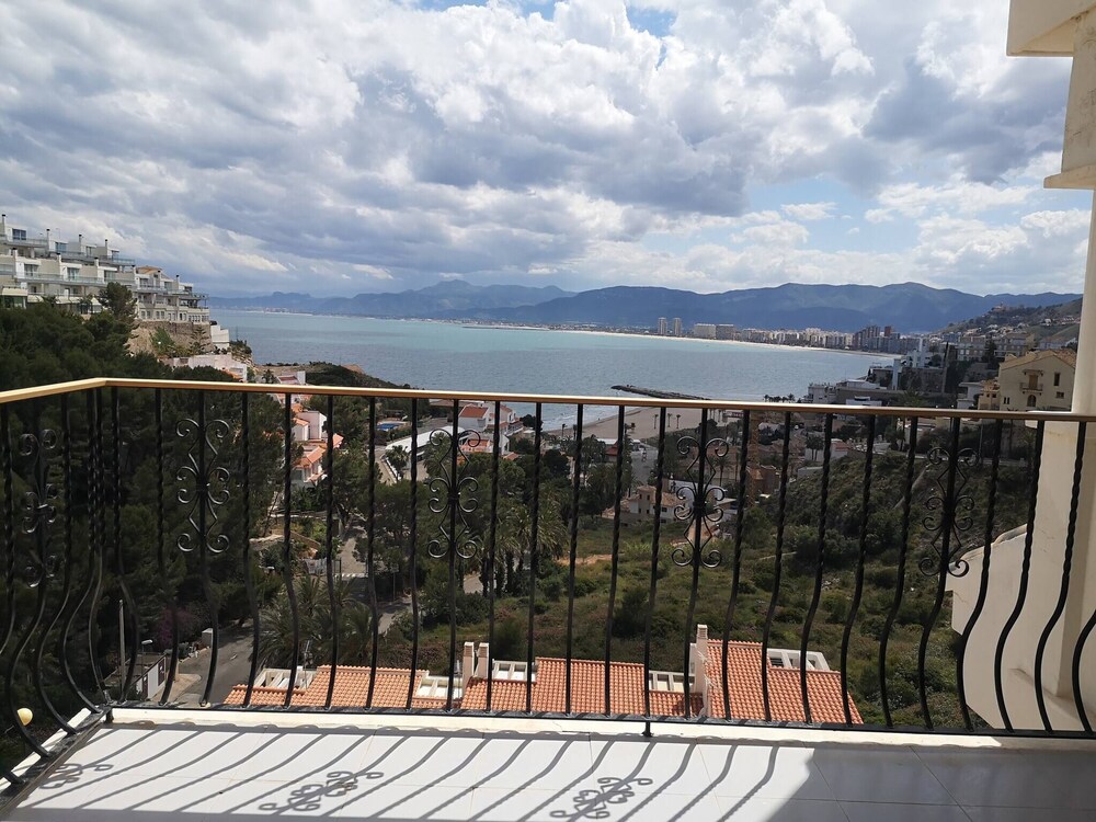 Apartment With Panoramic Frontal Sea Views