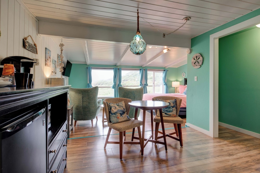 Moolack Shores Inn