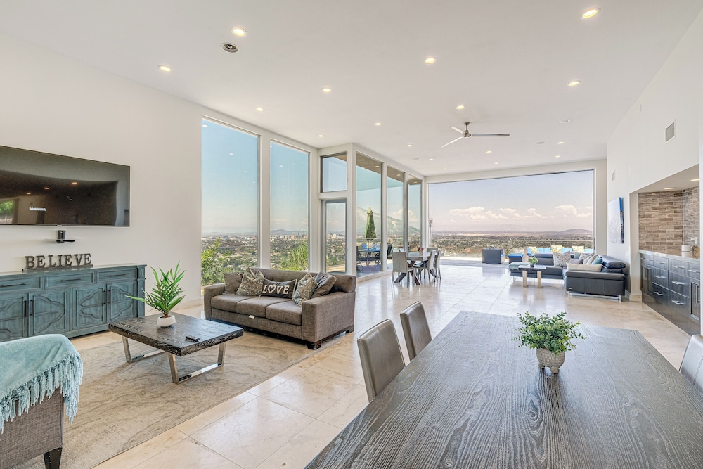 Pool & Coastline Views: Luxe La Jolla Home