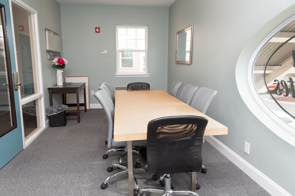 The Acorn Suites