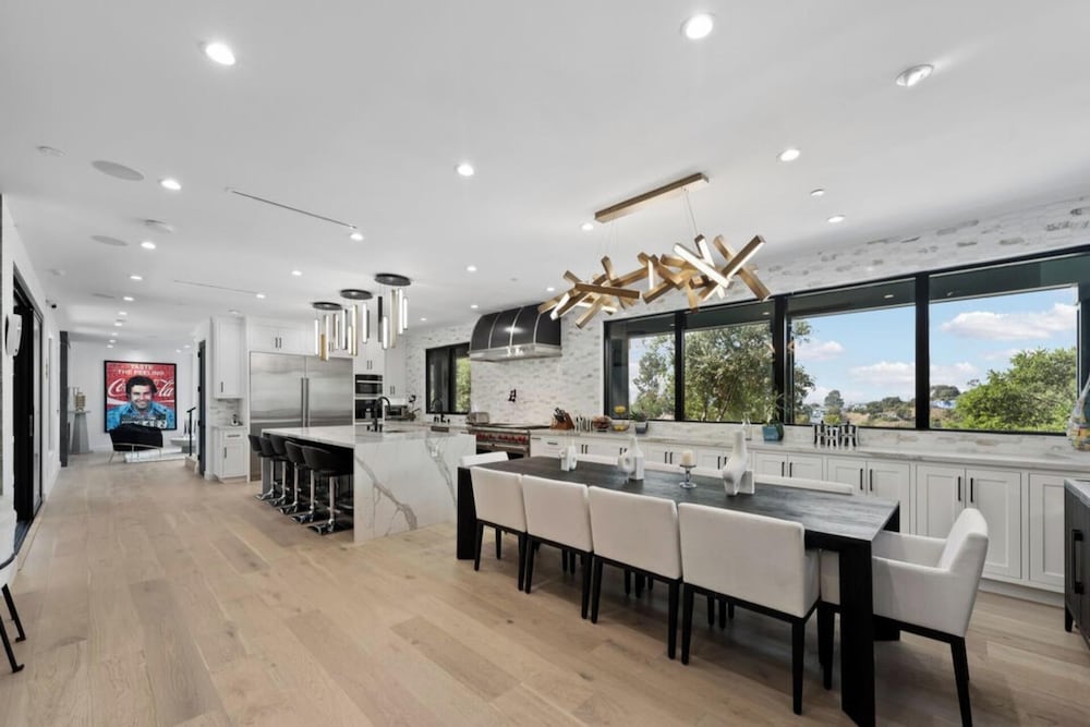 Oak Haven Sanctuary - Grand Estate With Pool, Guest House & Scenic Views